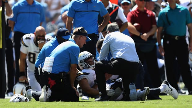 danny-woodhead-torn-acl-injury.jpg
